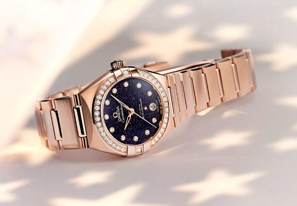 All the details of this Omega are appealing to women.
